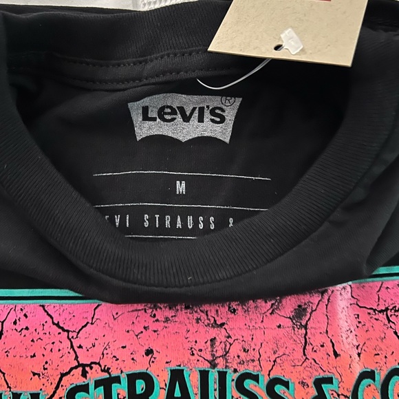 Levi Strauss & Co. T-shirt Medium - Picture 3 of 6